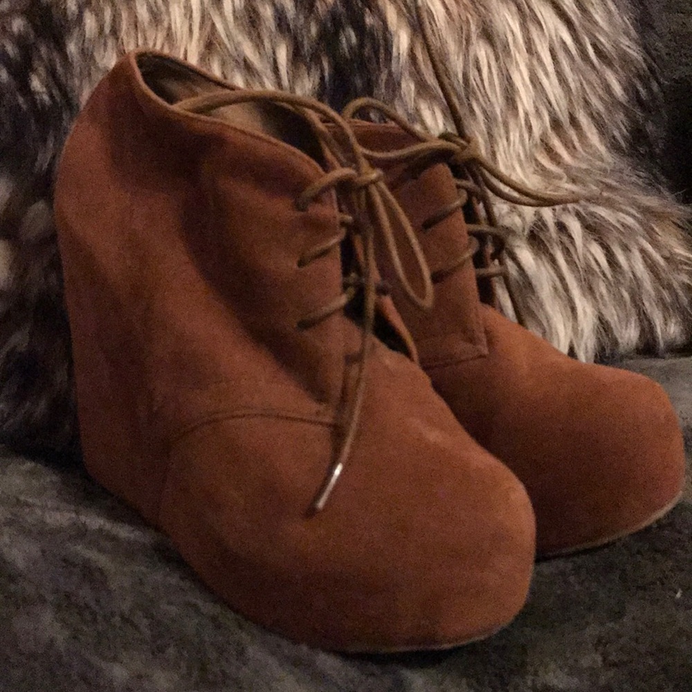 Brown Windsor wedge booties